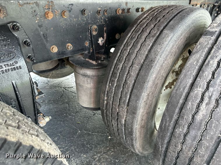 image for item DS4244 2015 Peterbilt  567 dump truck