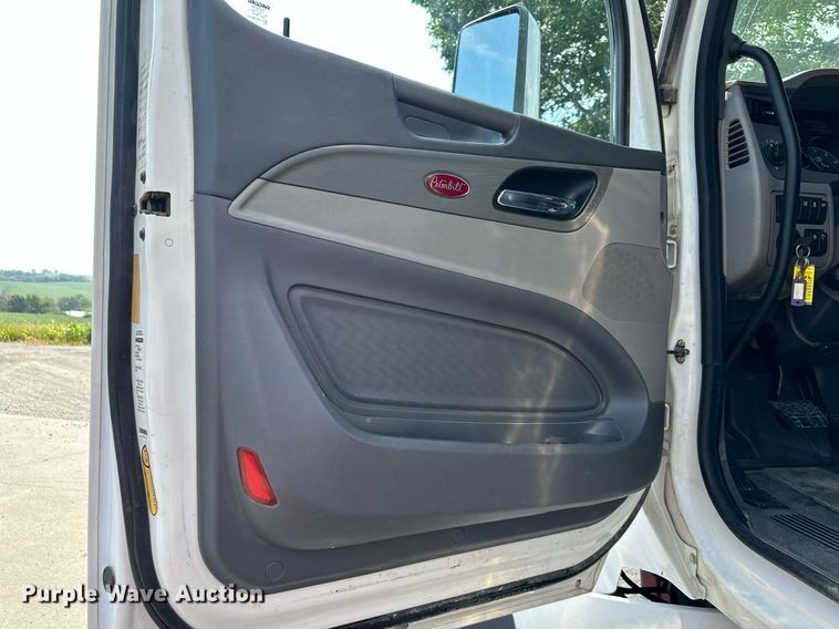 image for item DS4244 2015 Peterbilt  567 dump truck