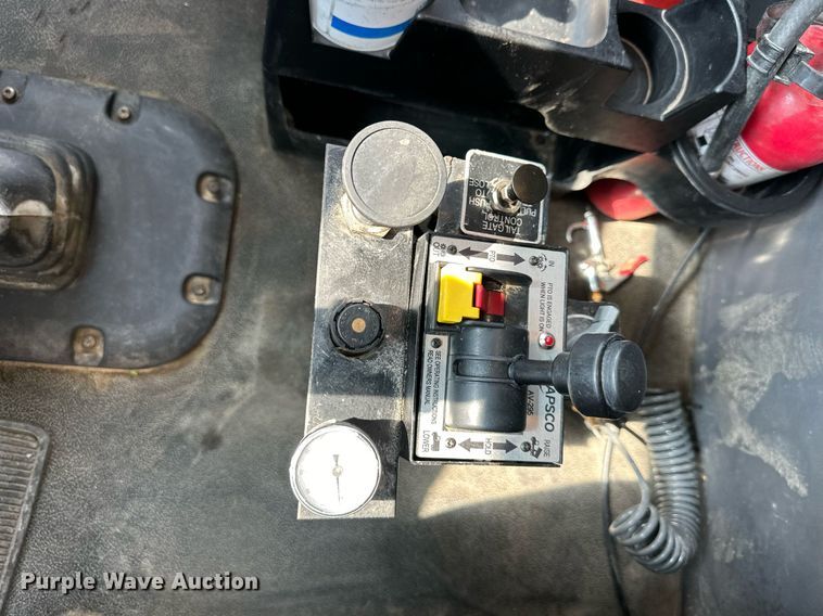 image for item DS4244 2015 Peterbilt  567 dump truck