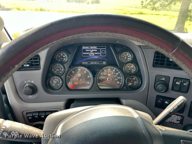 image for item DS4244 2015 Peterbilt  567 dump truck