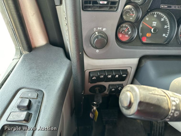 image for item DS4244 2015 Peterbilt  567 dump truck