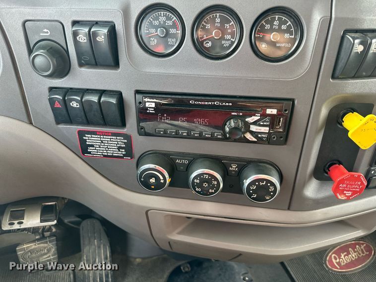 image for item DS4244 2015 Peterbilt  567 dump truck