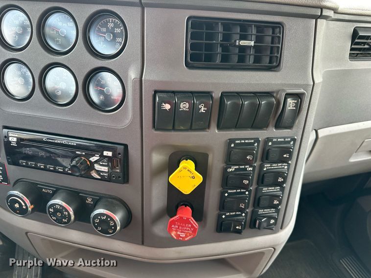 image for item DS4244 2015 Peterbilt  567 dump truck