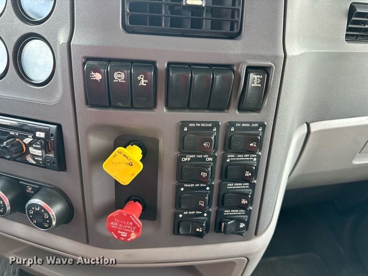 image for item DS4244 2015 Peterbilt  567 dump truck