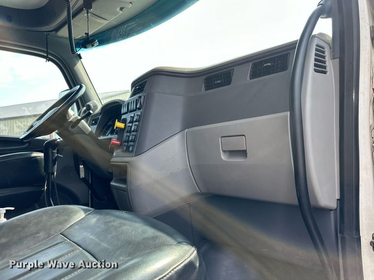 image for item DS4244 2015 Peterbilt  567 dump truck