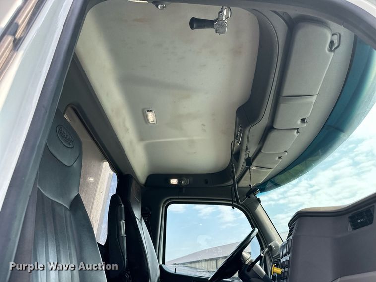 image for item DS4244 2015 Peterbilt  567 dump truck