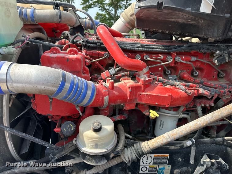 image for item DS4244 2015 Peterbilt  567 dump truck