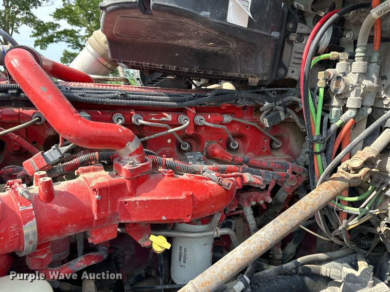 image for item DS4244 2015 Peterbilt  567 dump truck