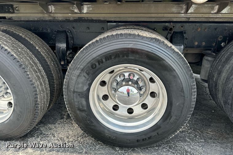 image for item DS4244 2015 Peterbilt  567 dump truck