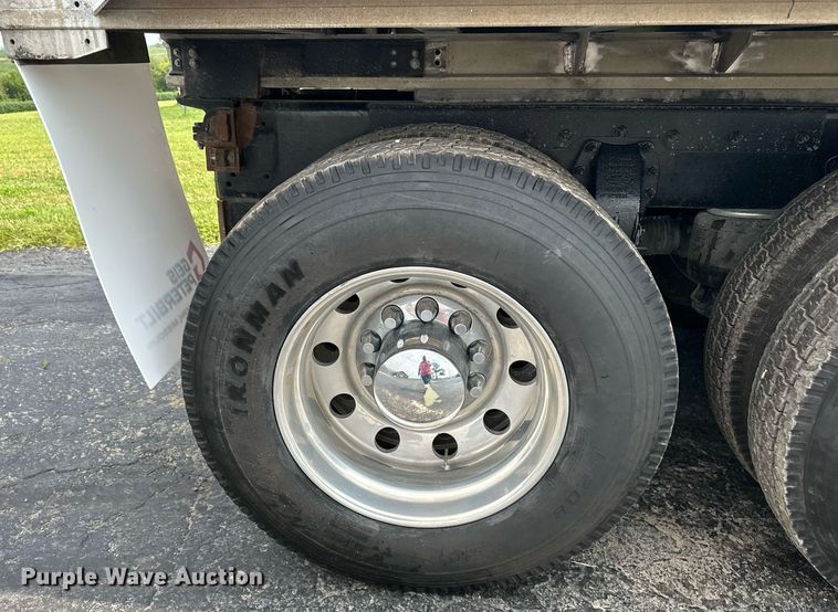 image for item DS4244 2015 Peterbilt  567 dump truck