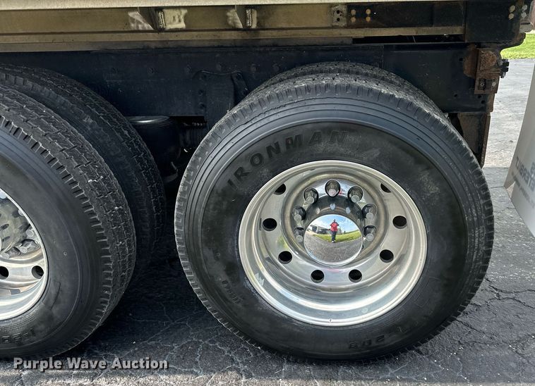 image for item DS4244 2015 Peterbilt  567 dump truck