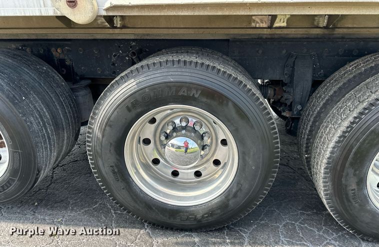 image for item DS4244 2015 Peterbilt  567 dump truck