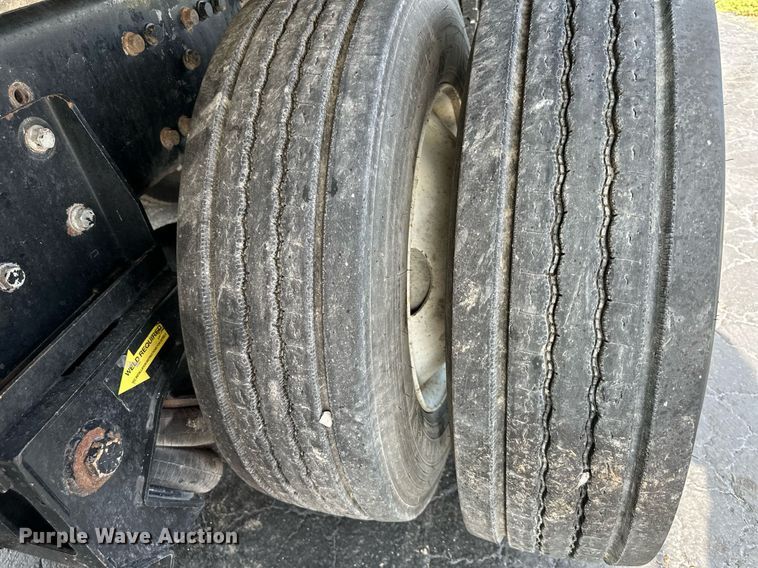 image for item DS4244 2015 Peterbilt  567 dump truck