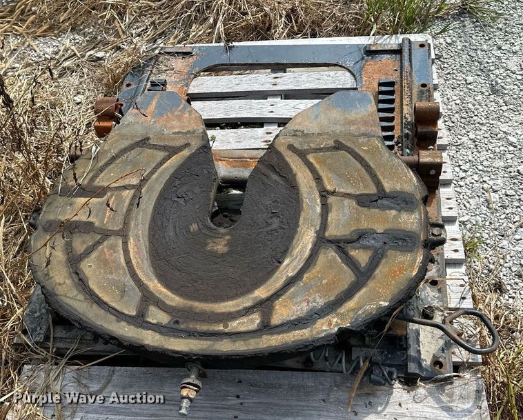 image for item DS4244 2015 Peterbilt  567 dump truck