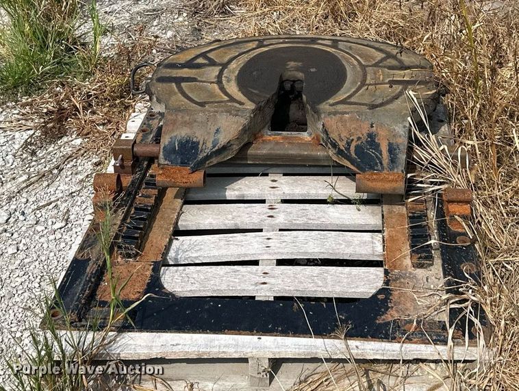 image for item DS4244 2015 Peterbilt  567 dump truck