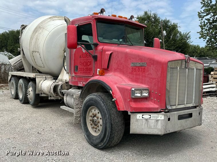 image for item DS4245 2001 Kenworth ready mix truck