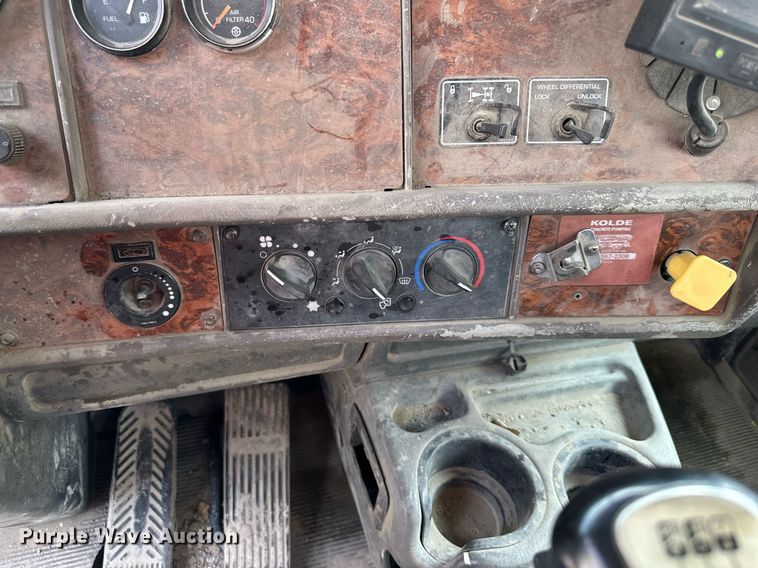 image for item DS4245 2001 Kenworth ready mix truck