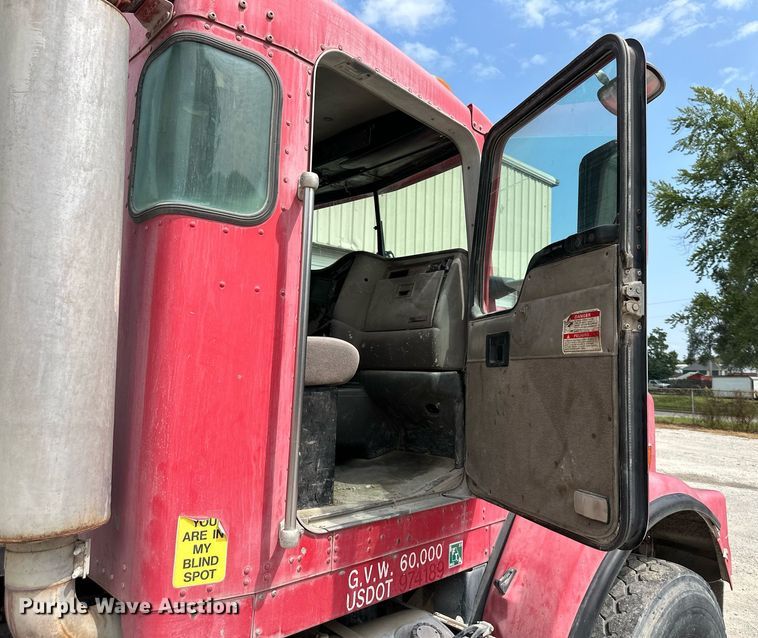 image for item DS4245 2001 Kenworth ready mix truck