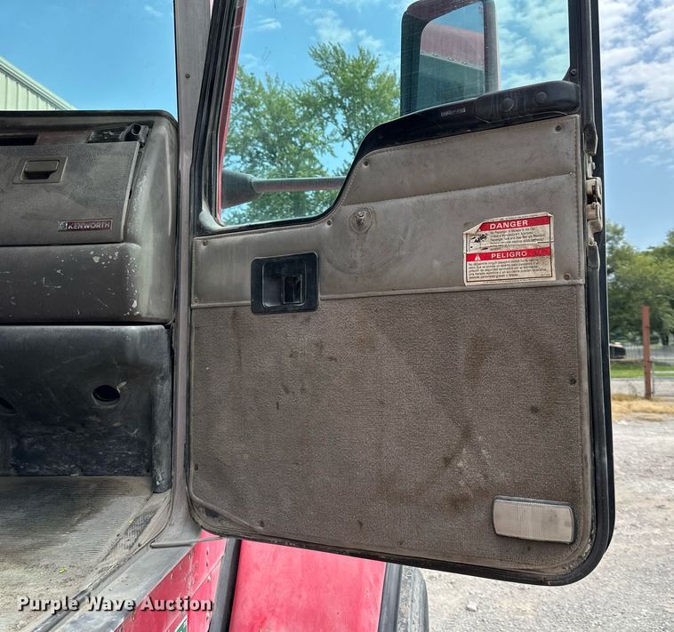 image for item DS4245 2001 Kenworth ready mix truck