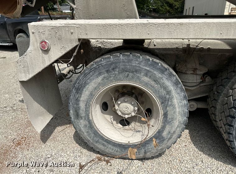 image for item DS4245 2001 Kenworth ready mix truck