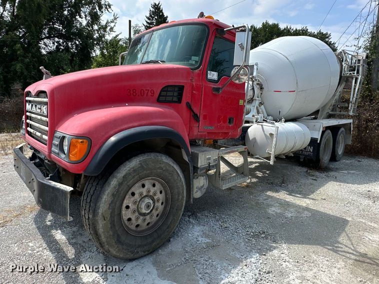 image for item DS4246 2005 Mack CV713 ready mix truck