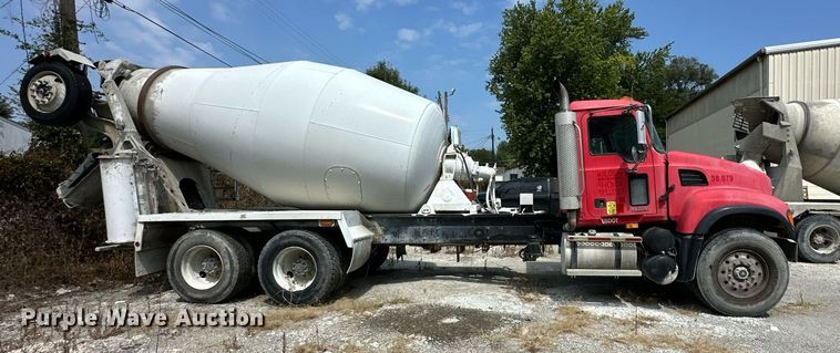 image for item DS4246 2005 Mack CV713 ready mix truck