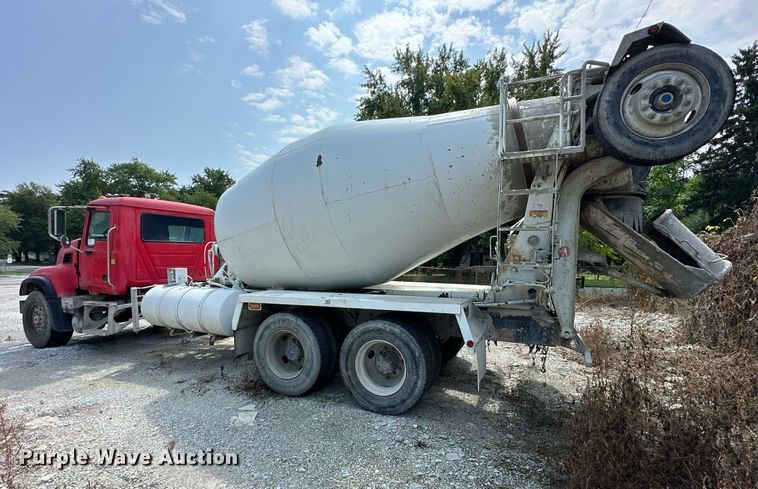 image for item DS4246 2005 Mack CV713 ready mix truck