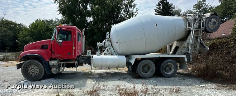 image for item DS4246 2005 Mack CV713 ready mix truck