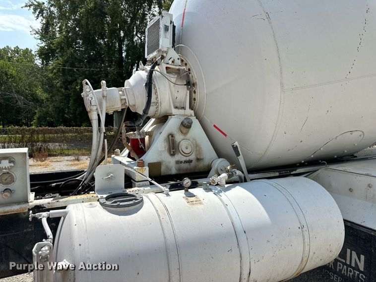 image for item DS4246 2005 Mack CV713 ready mix truck