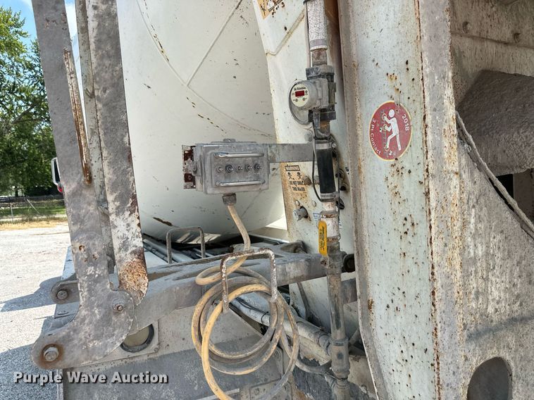 image for item DS4246 2005 Mack CV713 ready mix truck