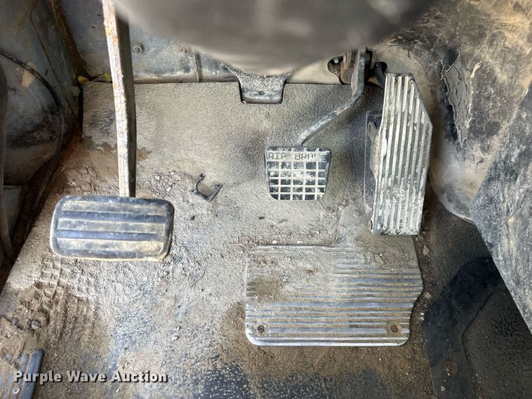 image for item DS4246 2005 Mack CV713 ready mix truck