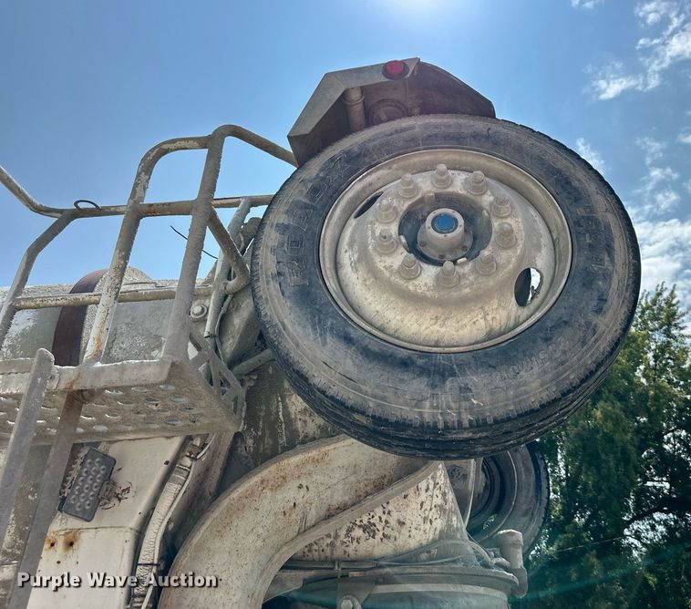 image for item DS4246 2005 Mack CV713 ready mix truck