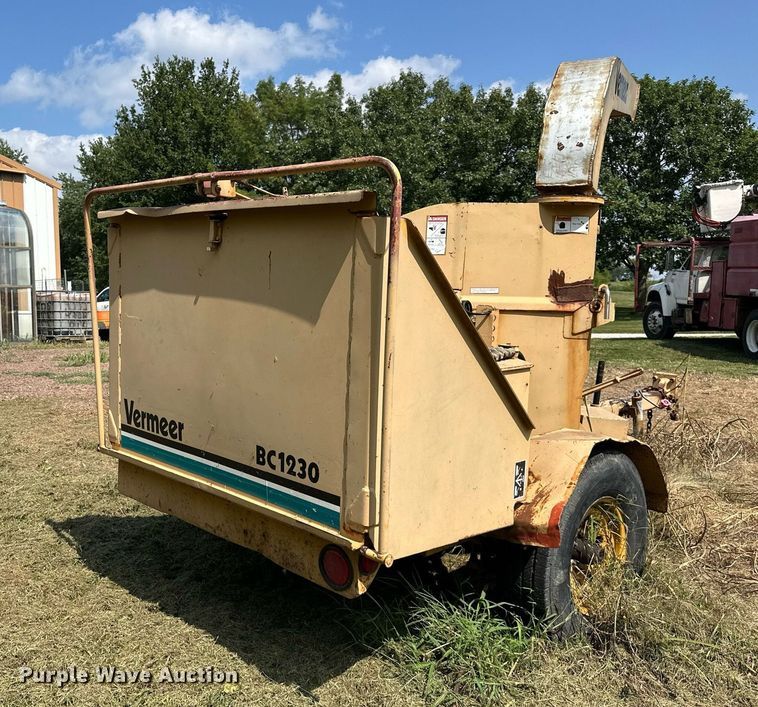 image for item DS4247 Vermeer  BC1230 wood chipper