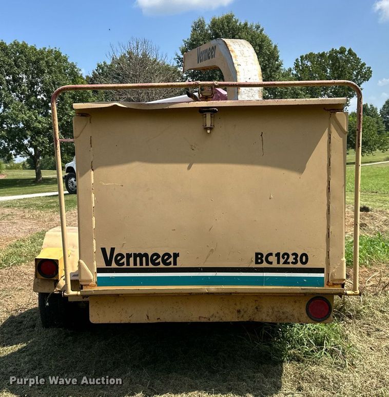 image for item DS4247 Vermeer  BC1230 wood chipper