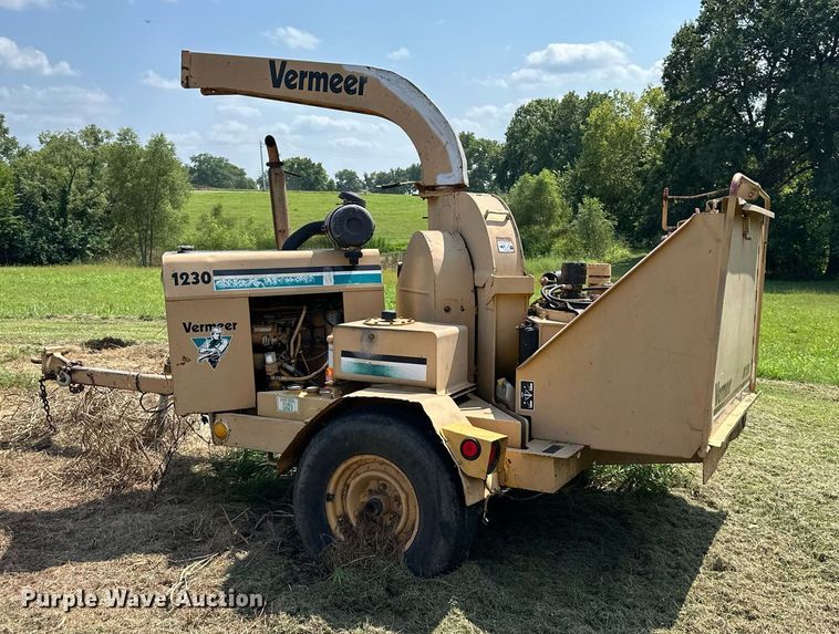 image for item DS4247 Vermeer  BC1230 wood chipper