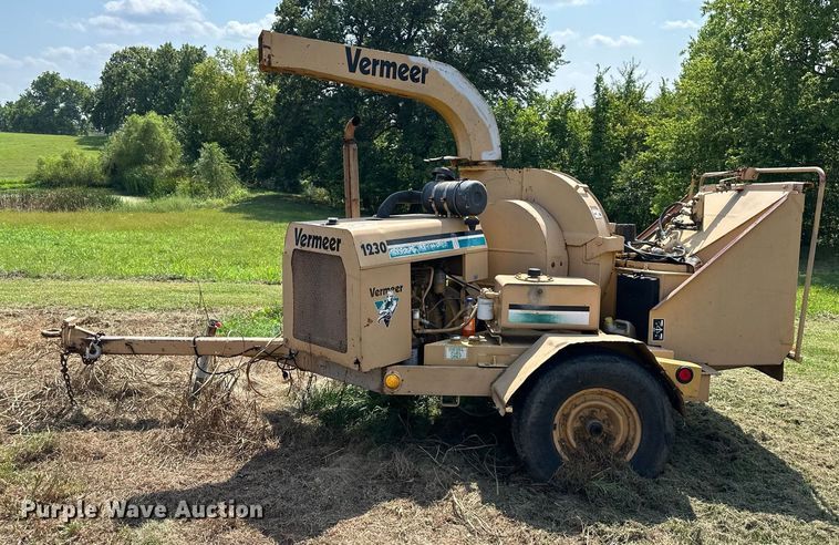 image for item DS4247 Vermeer  BC1230 wood chipper