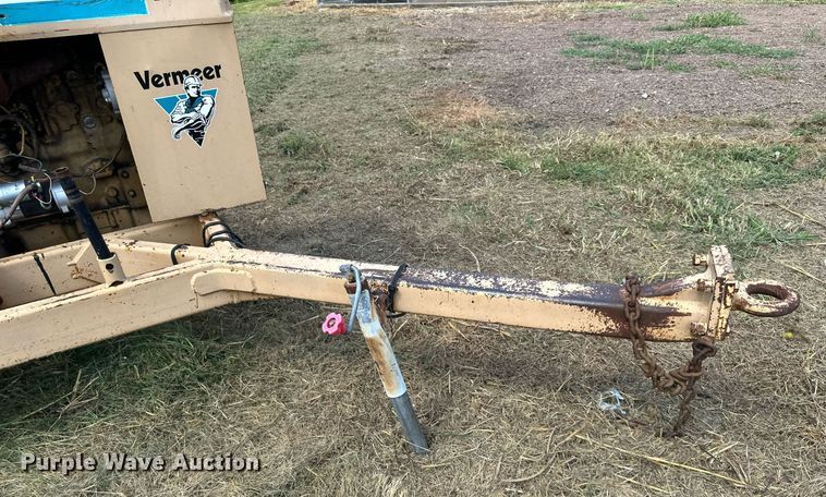 image for item DS4247 Vermeer  BC1230 wood chipper