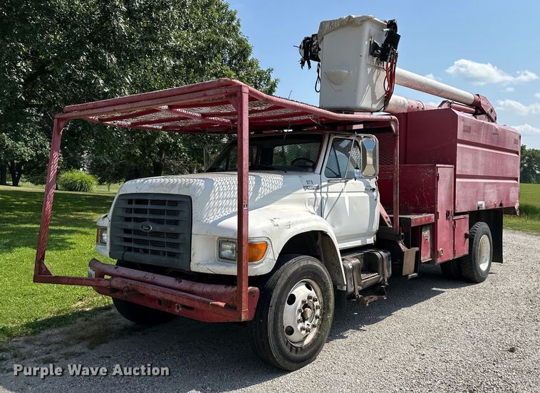 image for item DS4249 1998 Ford F800 bucket truck