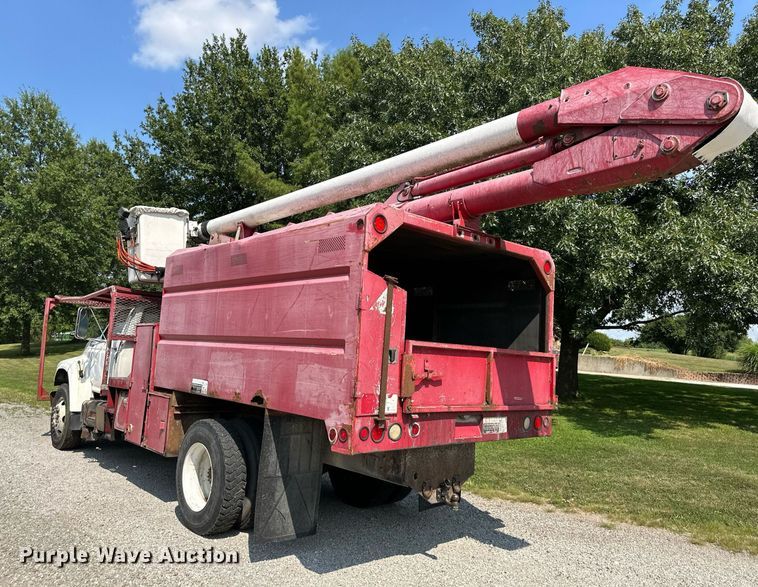 image for item DS4249 1998 Ford F800 bucket truck