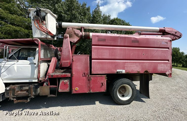 image for item DS4249 1998 Ford F800 bucket truck