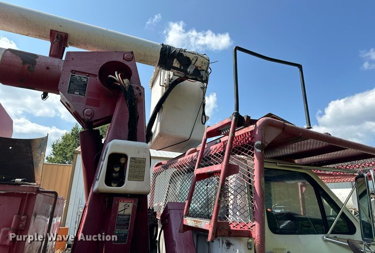 image for item DS4249 1998 Ford F800 bucket truck