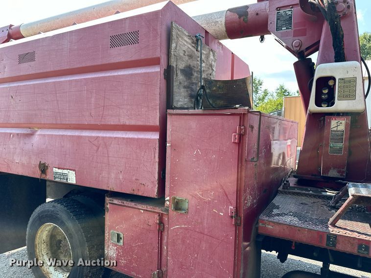 image for item DS4249 1998 Ford F800 bucket truck