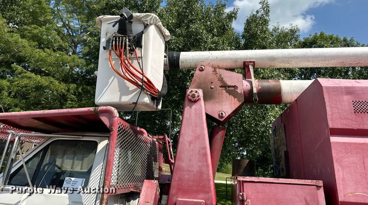 image for item DS4249 1998 Ford F800 bucket truck