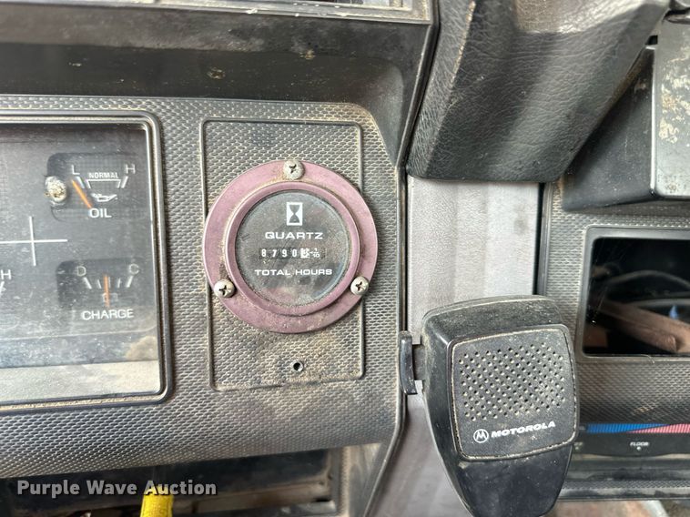 image for item DS4249 1998 Ford F800 bucket truck