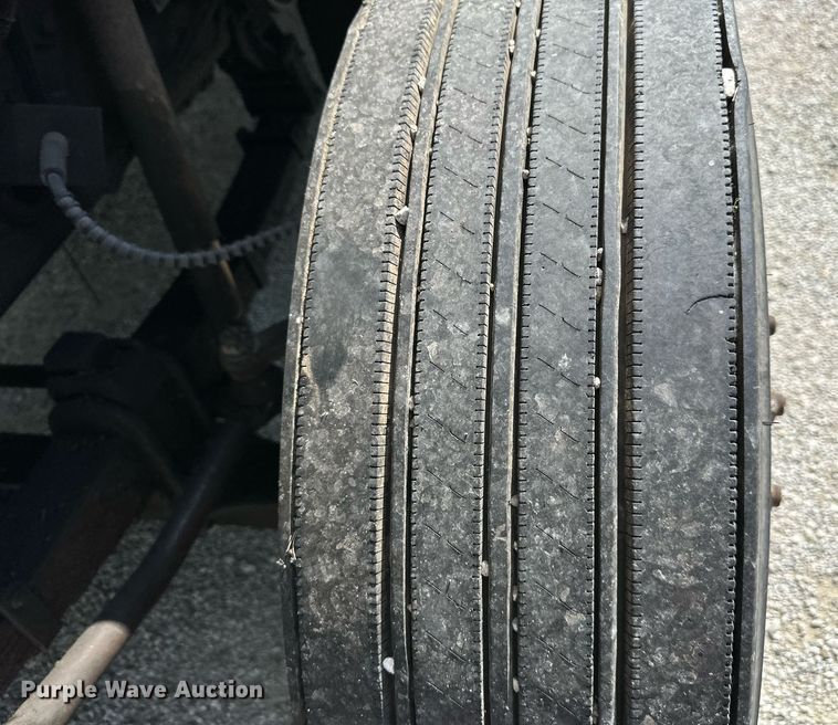 image for item DS4249 1998 Ford F800 bucket truck