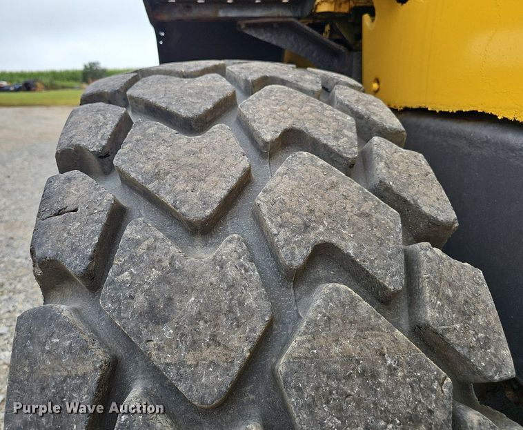 image for item DS4682 2014 Komatsu WA270-7 wheel loader
