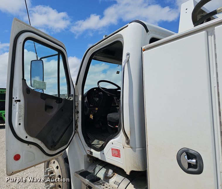 image for item DS4702 2012 Freightliner Business Class M2 crane truck