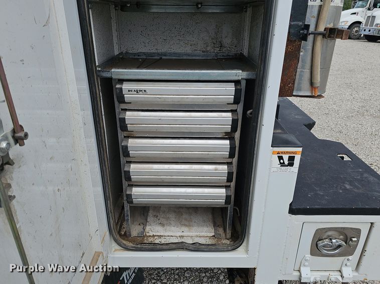 image for item DS4705 2014 Ford F550 Super Duty utility / service truck