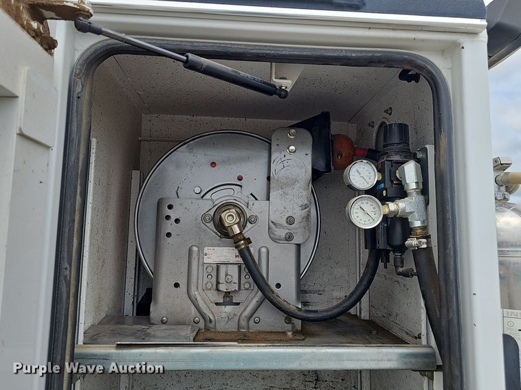 image for item DS4705 2014 Ford F550 Super Duty utility / service truck