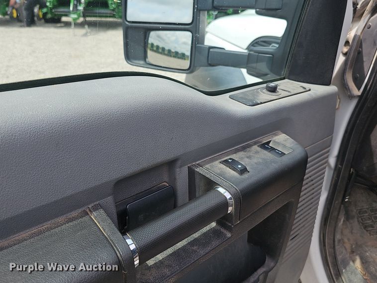 image for item DS4705 2014 Ford F550 Super Duty utility / service truck